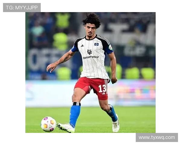 拉莫斯：从边后卫到中卫核心的战术角色演变分析